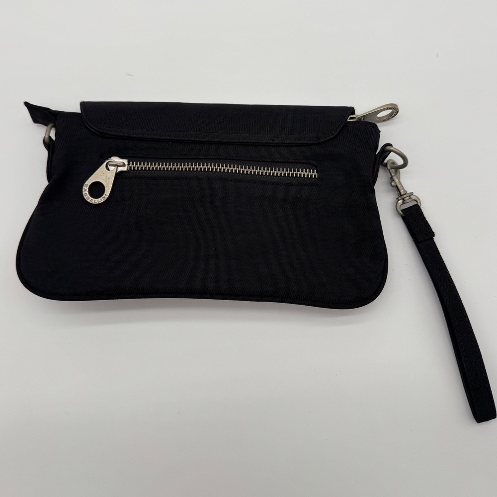 Baggallini Black Nylon Wristlet Clutch Bag With Silver Turn Lock Closure - Picture 2 of 7